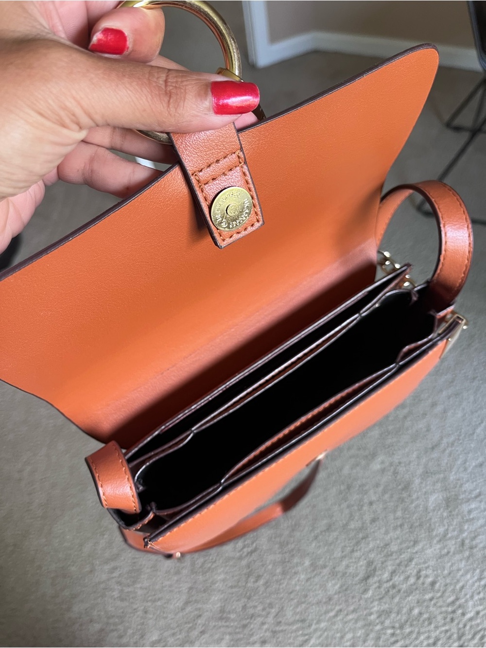 Circle ring crossbody bag - Picture 4 of 8